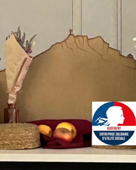 Nature morte de saison et logo de l'agrément Entreprise solidaire d'utilité sociale